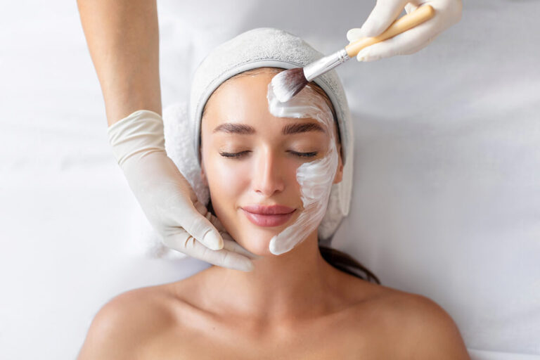 Detox Facial Treatment in Singapore: Clearing Clogged Pores Safely with Professional Facial Extraction